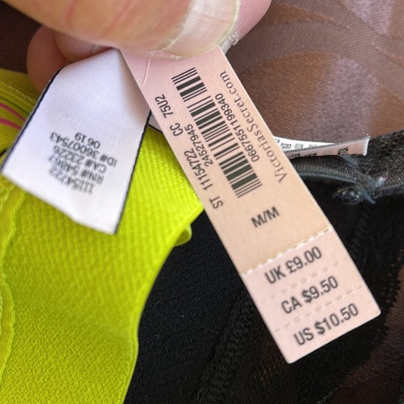 3 Pair of Victoria’s Secret NWT thong/string size M/M - Picture 2 of 9